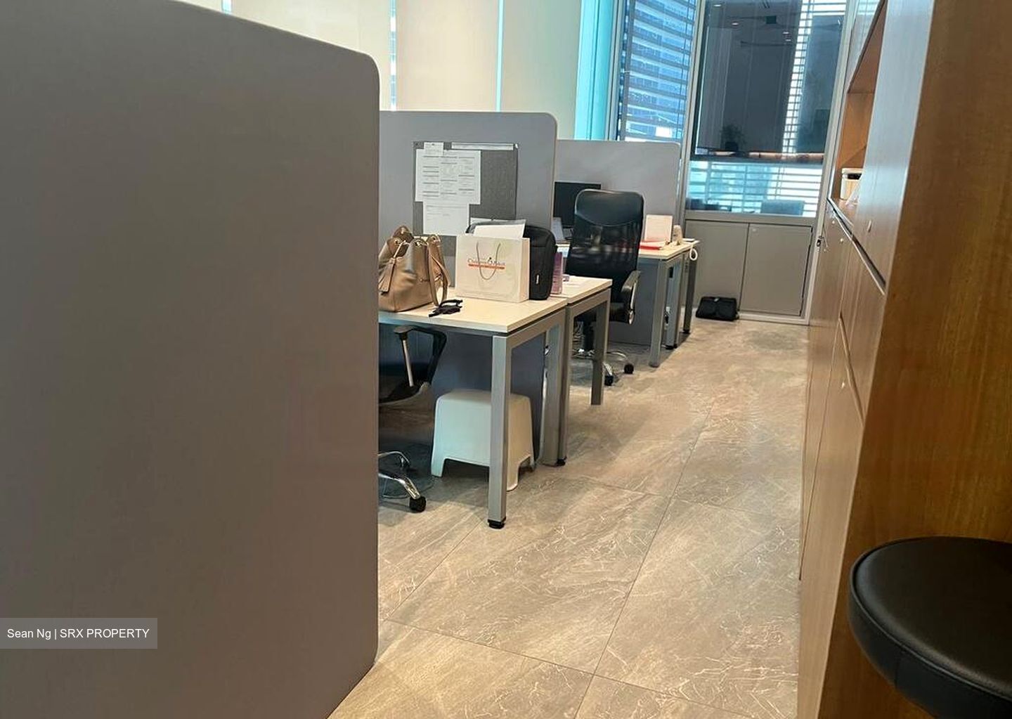 Oxley Tower (D1), Office #471214311